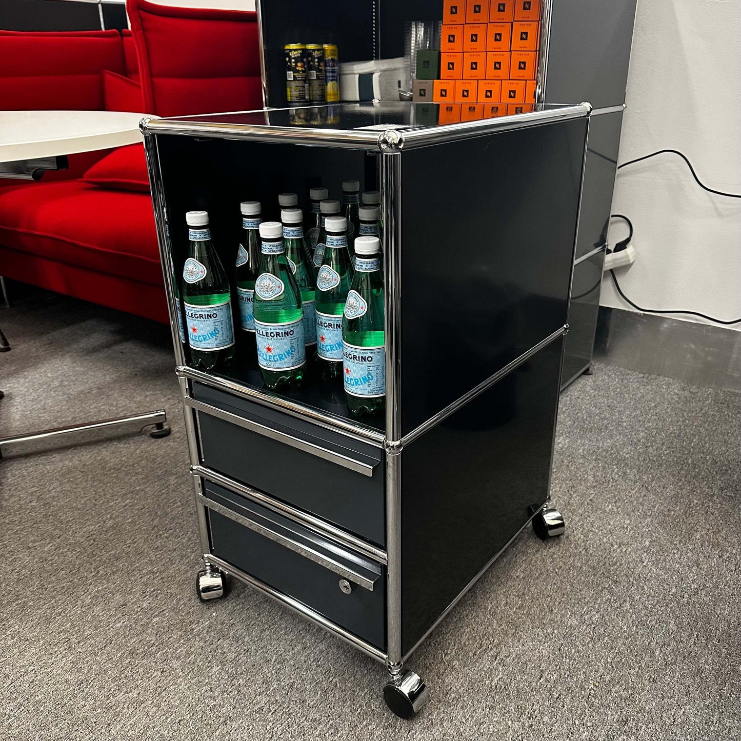 USM Haller Rollcontainer in black and anthracite with two drawers and one compartment on wheels