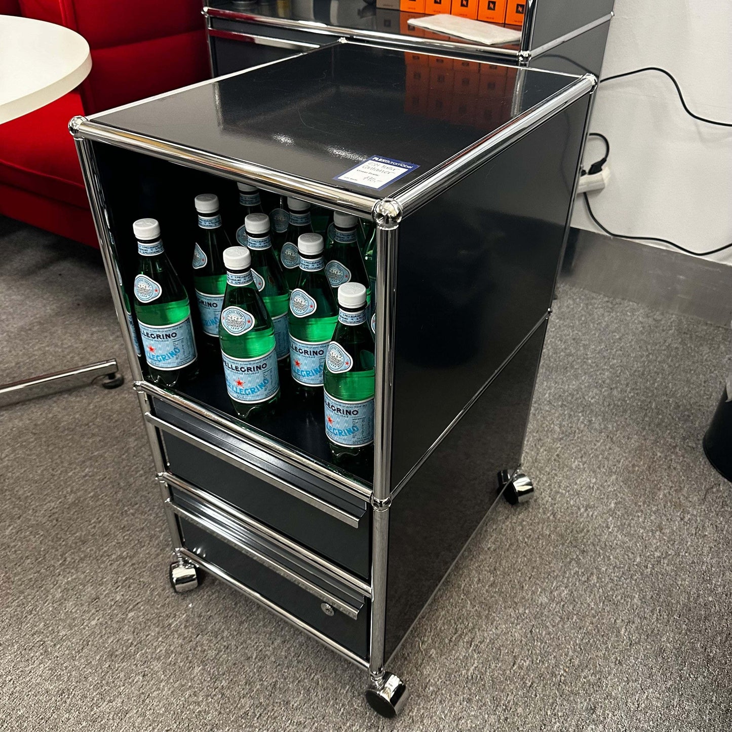 USM Haller Rollcontainer in black and anthracite with two drawers and one open compartment on wheels