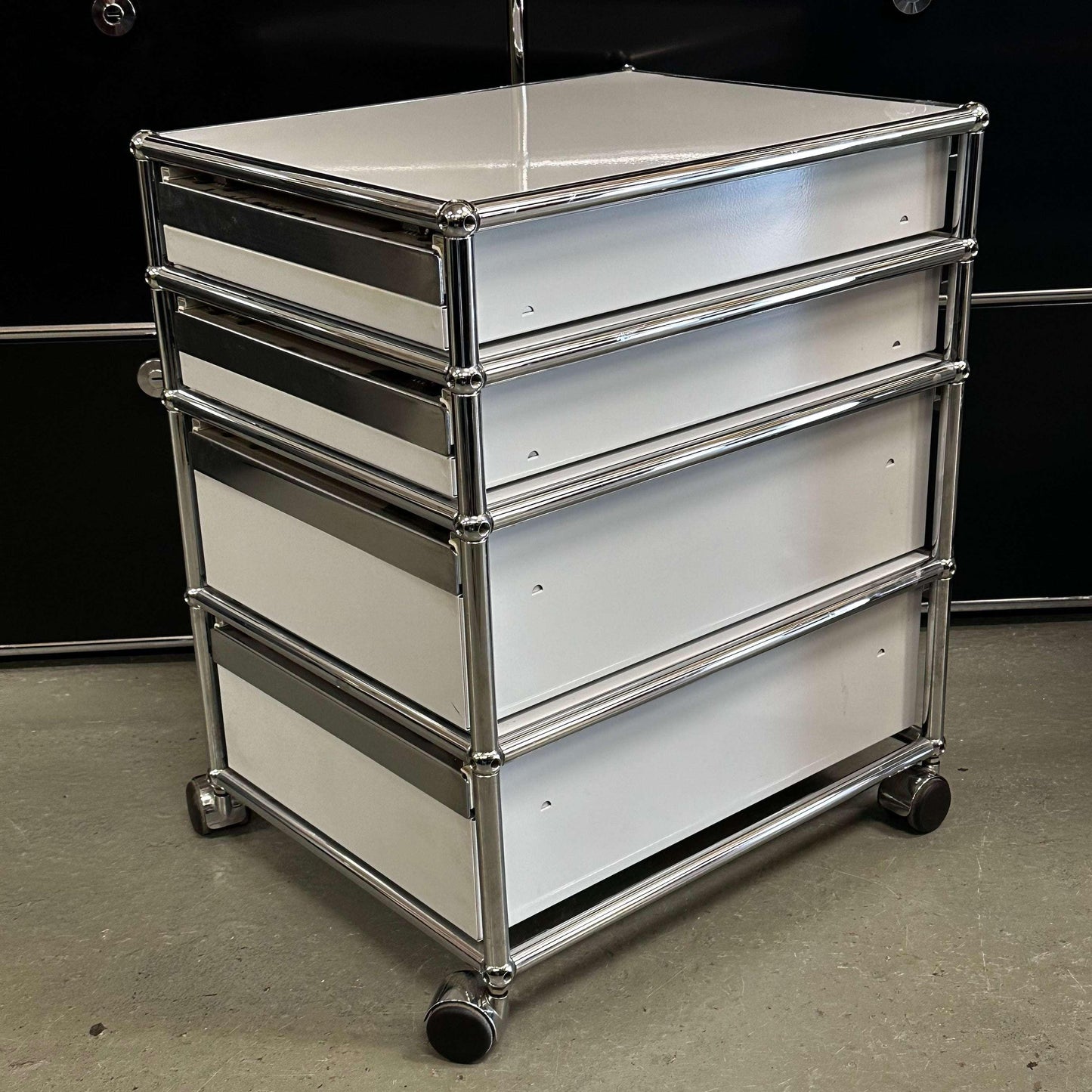 USM Haller Rollcontainer light gray with 4 drawers and partial lock on wheels