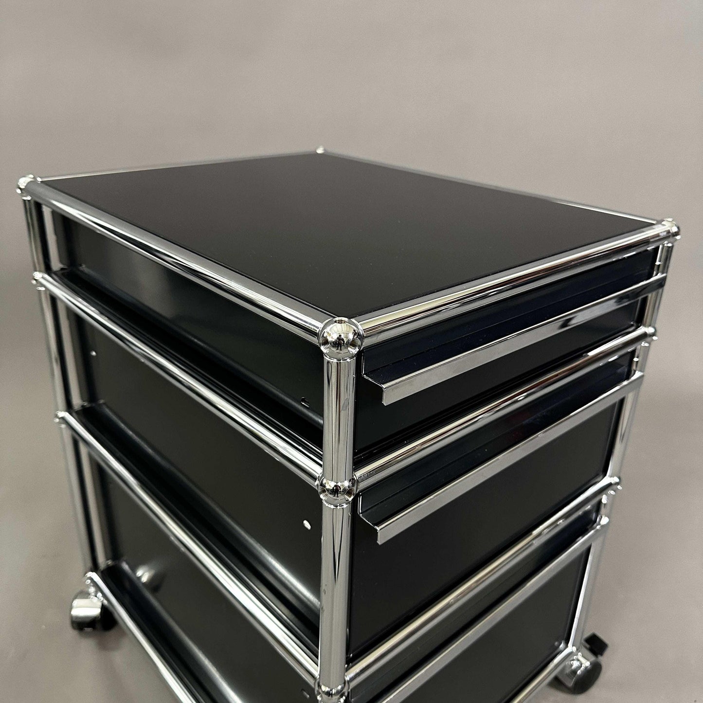 Black USM Haller Rollcontainer with three drawers and chrome frame on wheels
