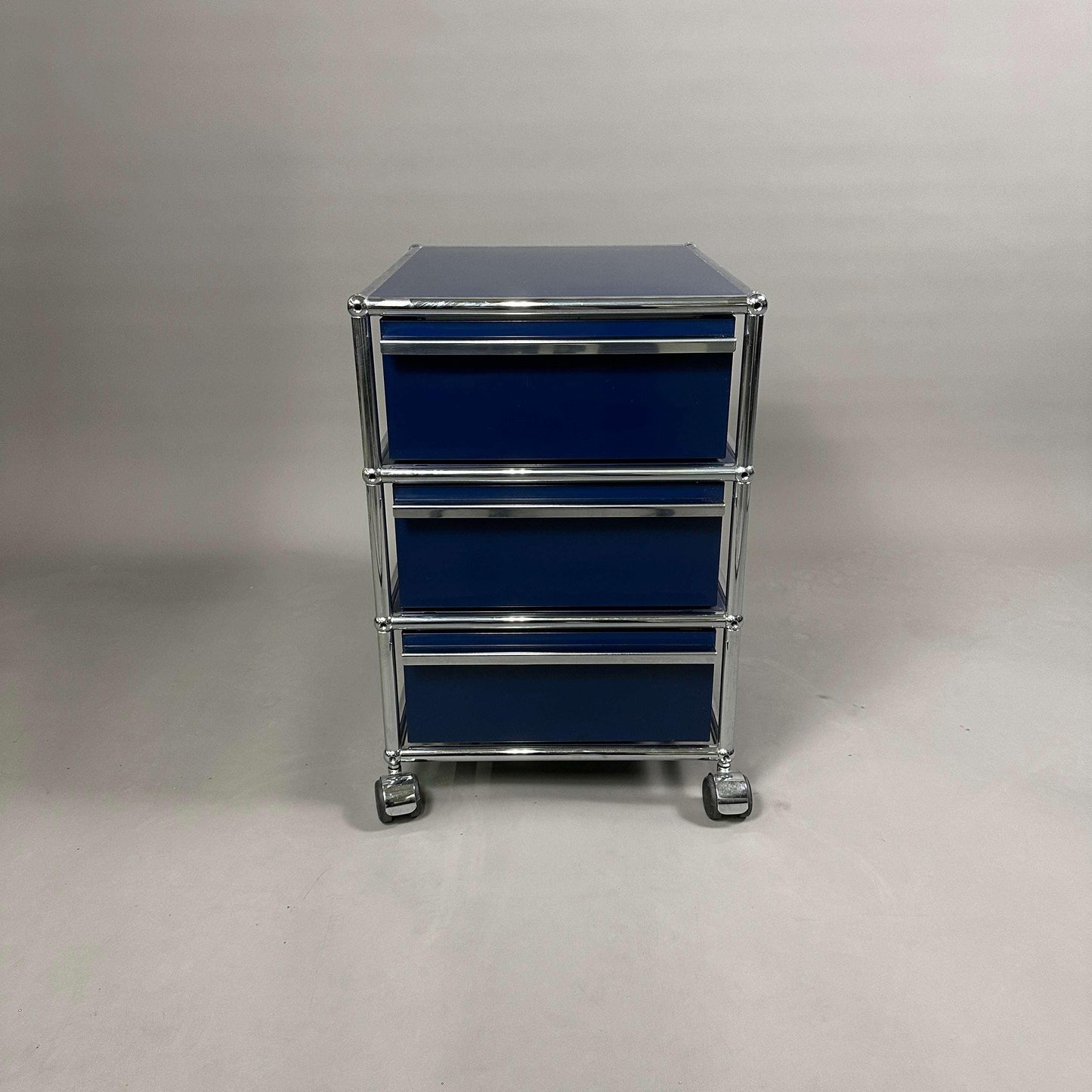 USM Haller Rollcontainer stahlblau mit 3 Auszügen und Rollen, guter gebrauchter Zustand