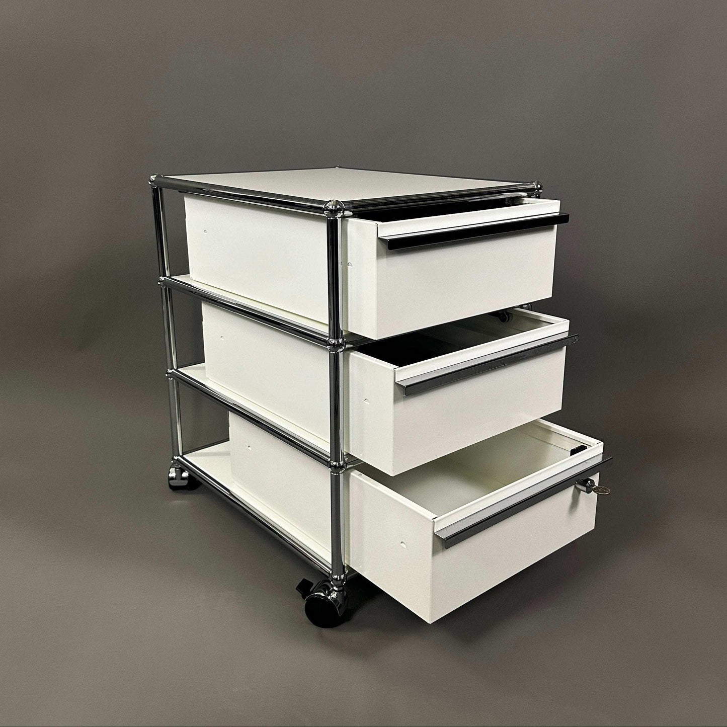 USM Haller white rollcontainer with three drawers and chrome frame on wheels
