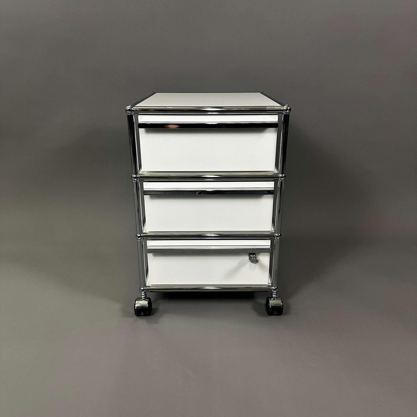 USM Haller Rollcontainer white with three drawers and chrome frame on wheels in good used condition
