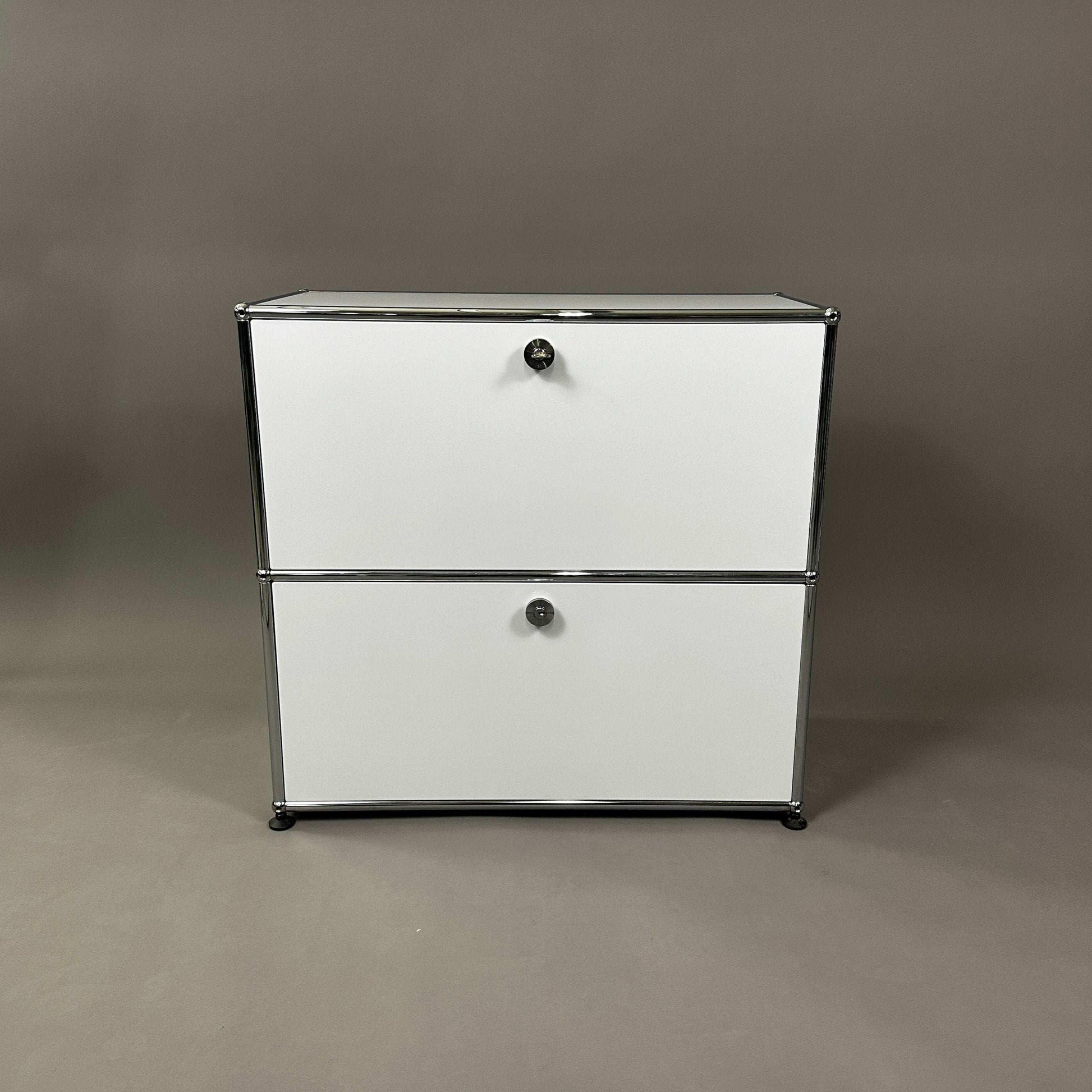 USM Haller Sideboard 1x2 lichtgrau mit 2 Klappen und verchromtem Rahmen, moderne Aufbewahrung, Maße 78x74x38 cm