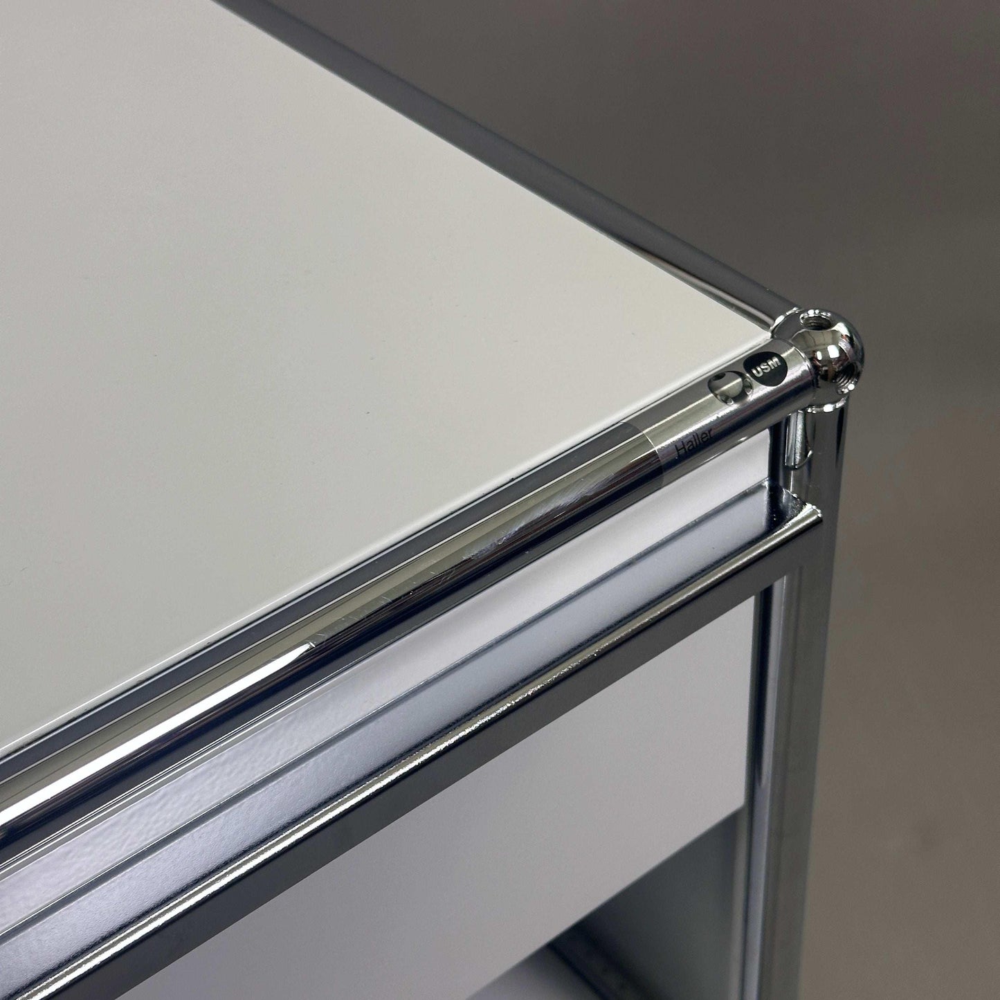 USM Haller Sideboard 1x2 lichtgrau mit Schubladen und Hängeregistereinsatz, Maße 74x78x53 cm