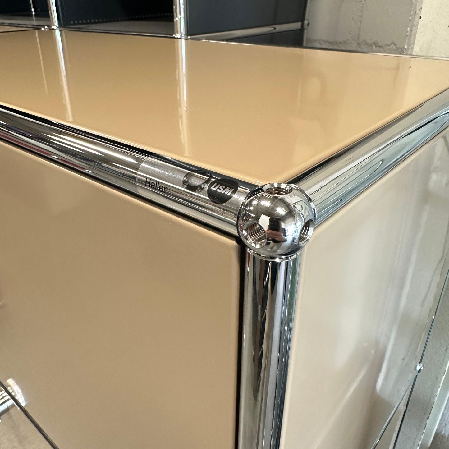 USM Haller Sideboard 2x2 beige 4 Klappen