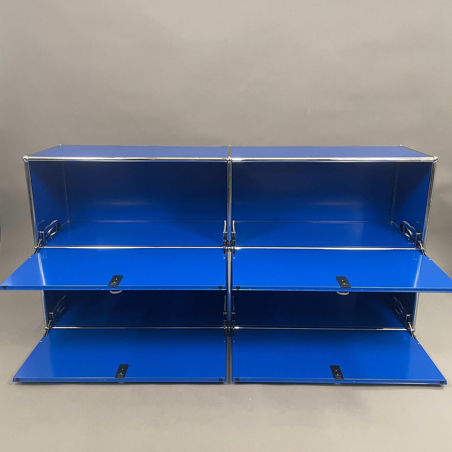 USM Haller Sideboard 2x2 enzianblau mit 4 Klappen in Top Zustand, 153x74x38 cm
