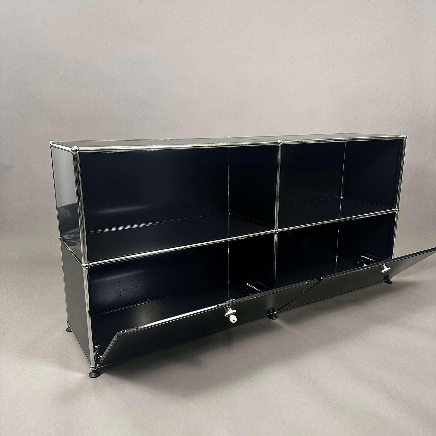 USM Haller Sideboard 2x2 schwarz 2 Klappen (abschließbar)