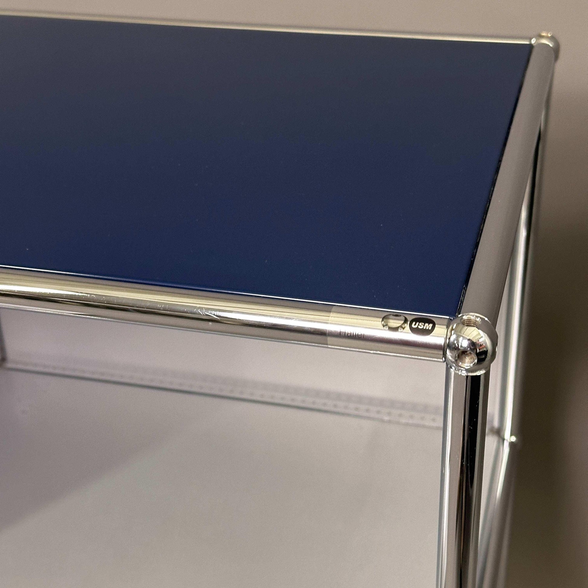 USM Haller Sideboard 3x2 in Mattsilber und Stahlblau mit 2 Klappen und 2 seitlichen Registern