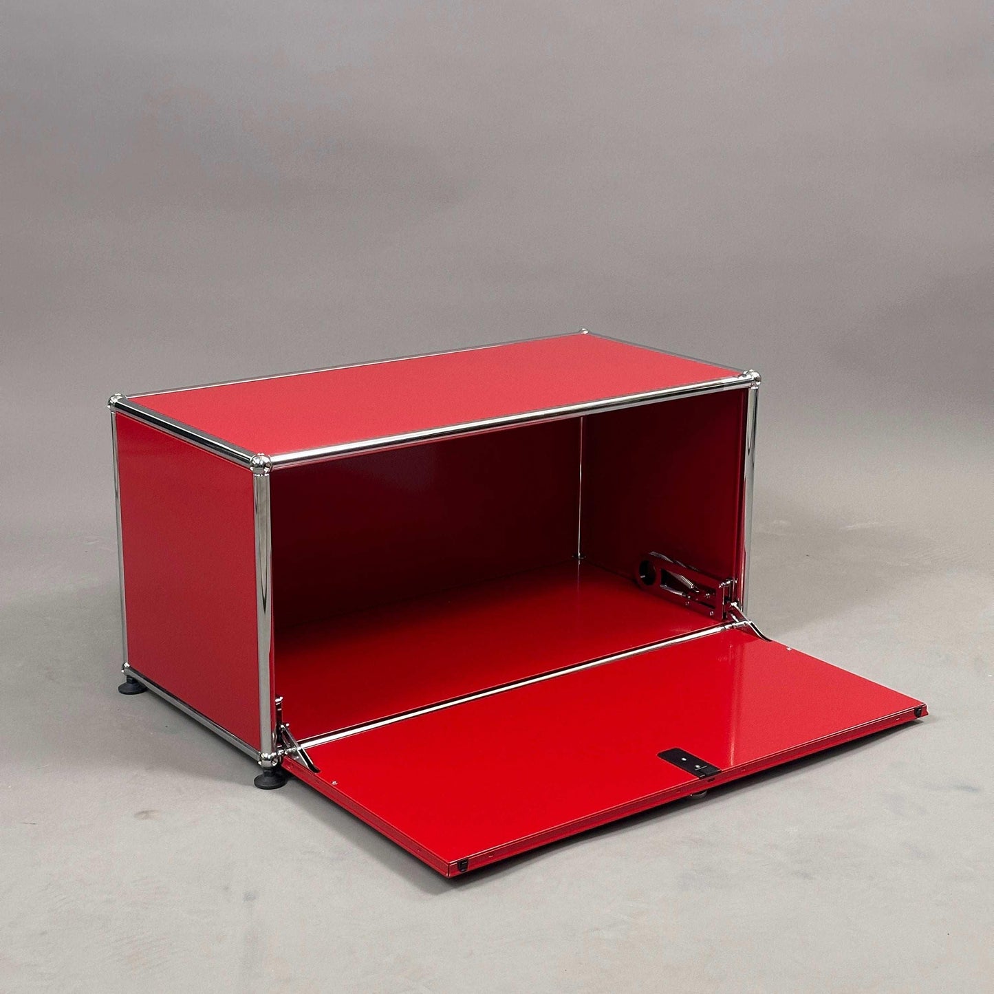 USM Haller Sideboard in Rubinrot mit einer Klappe und verchromtem Stahlrahmen, Maße 39x78x38 cm