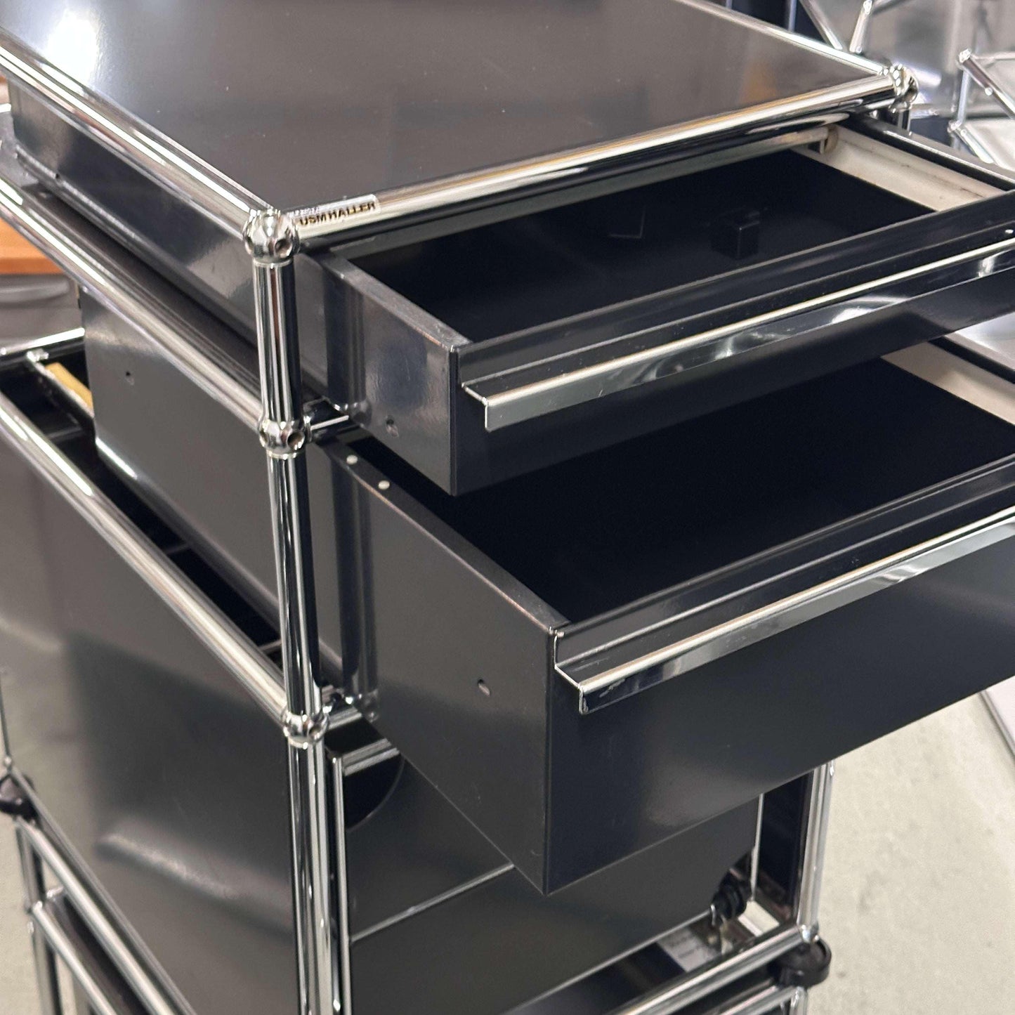 Black USM Haller Standcontainer with 2 drawers and hanging file compartment, metal frame and sleek design