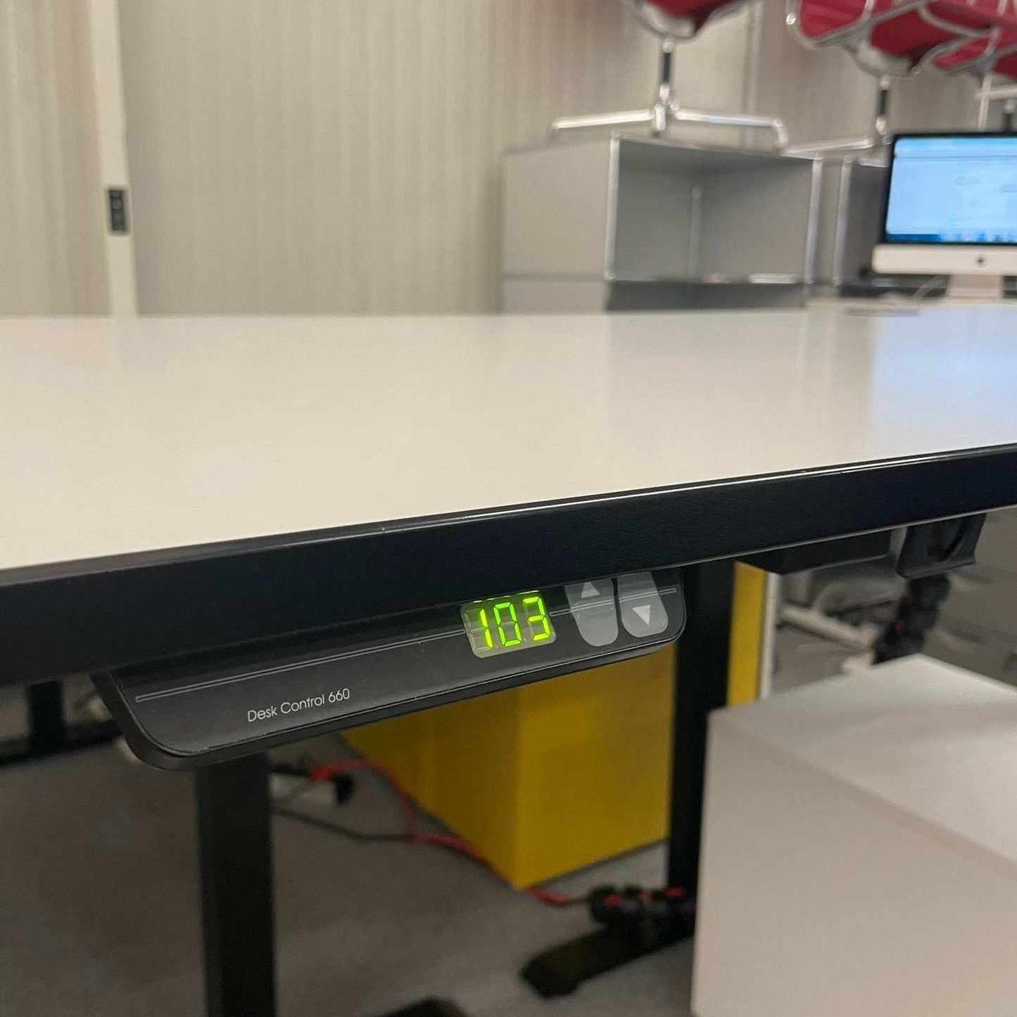 VS Schreibtisch 160x80cm electric height adjustable black and white desk with digital control panel
