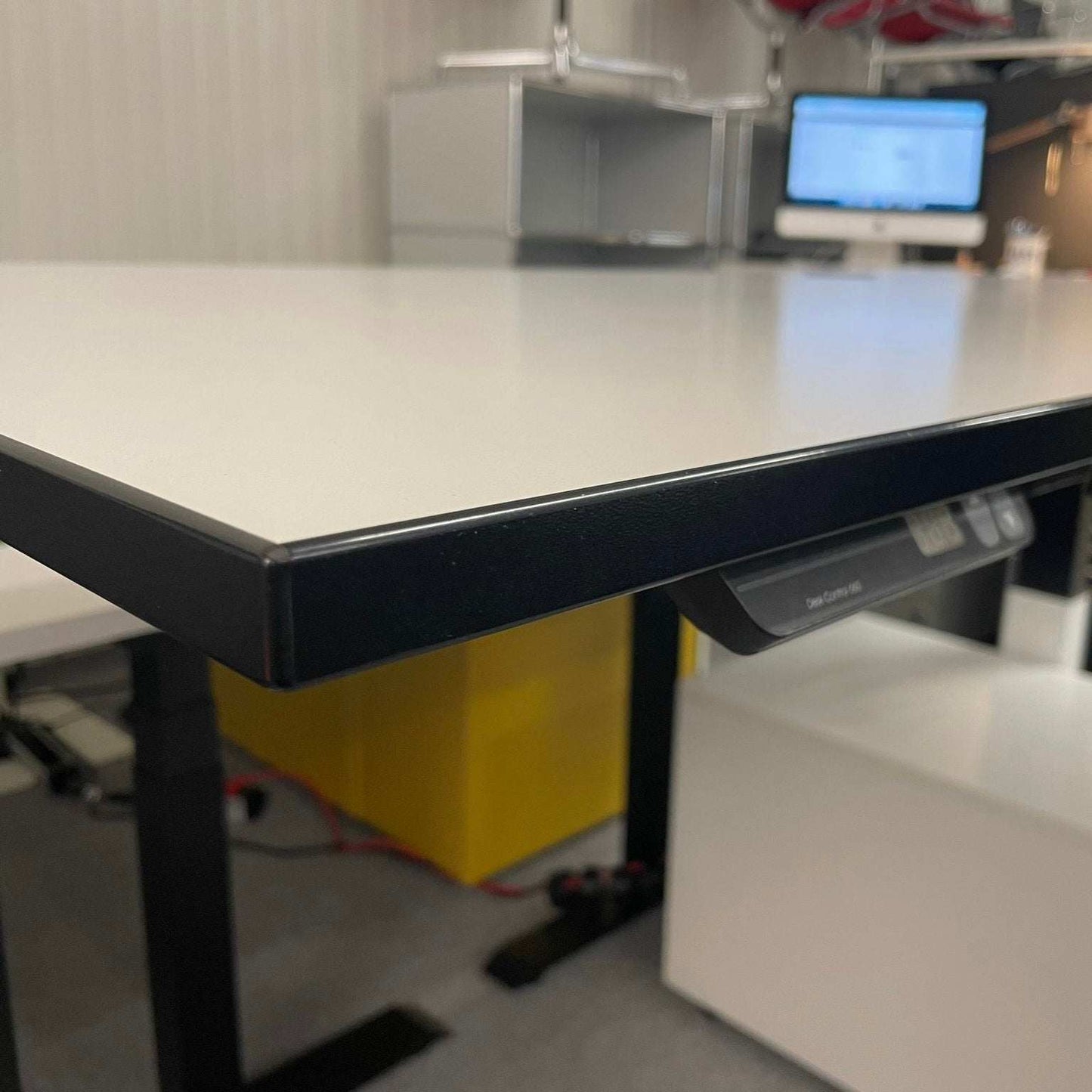 VS Schreibtisch electric height adjustable desk 160x80cm black and white