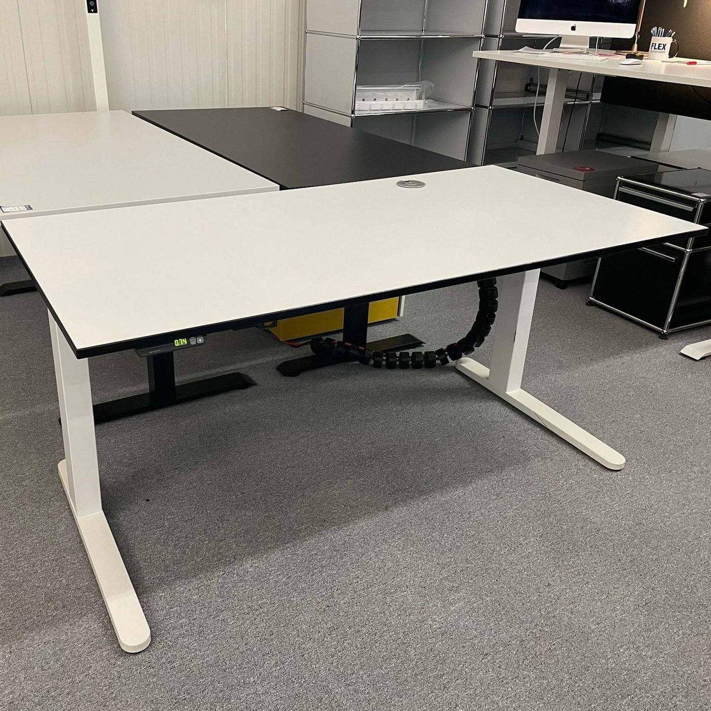 VS Schreibtisch 160x80cm electric height-adjustable desk in black and white