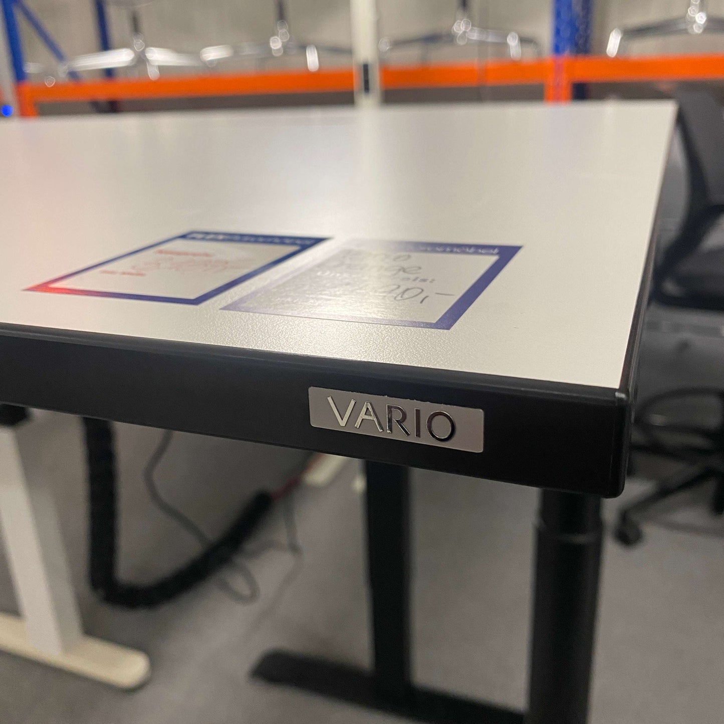 Vario Change 180x80cm electric height-adjustable desk with white surface and black edge, C-leg frame, memory function, and cable management system