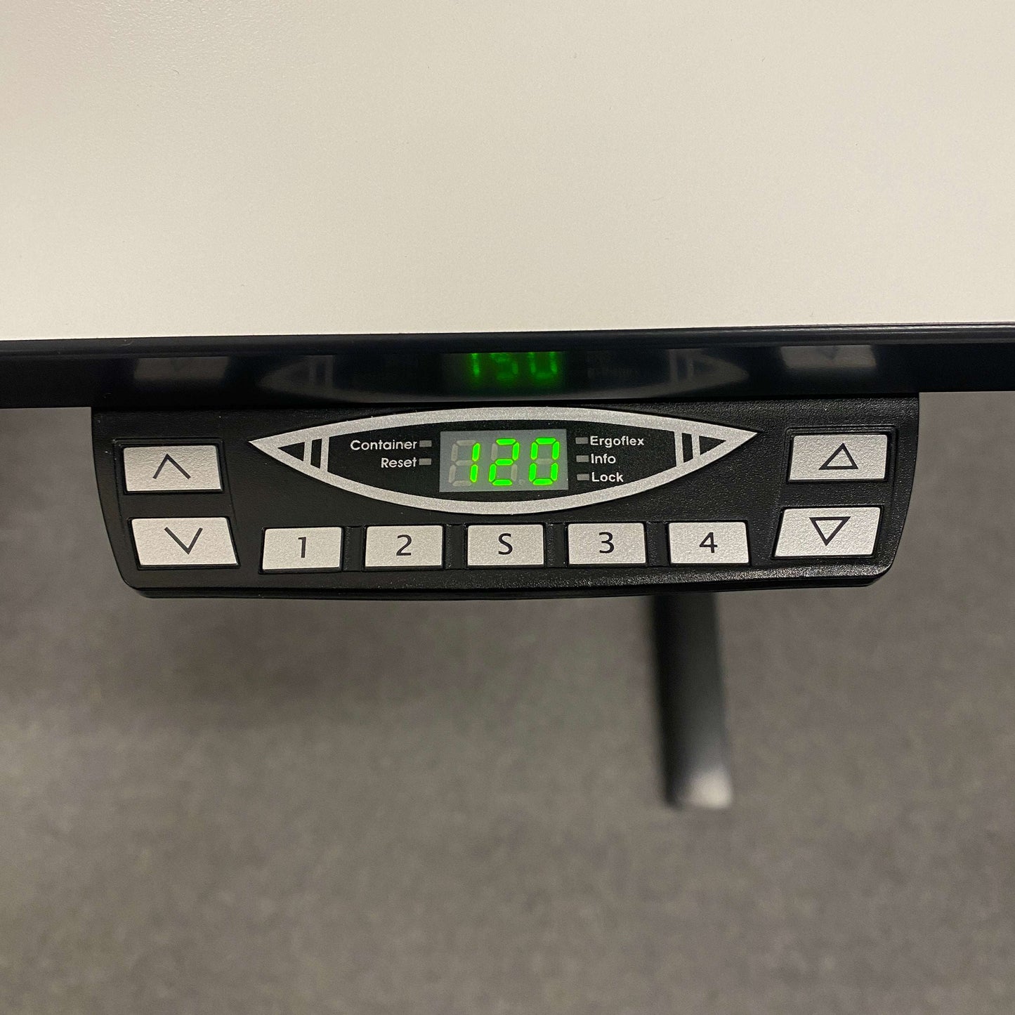 Control panel of Vario Change 180x80cm electric height-adjustable desk with memory function buttons and LED display