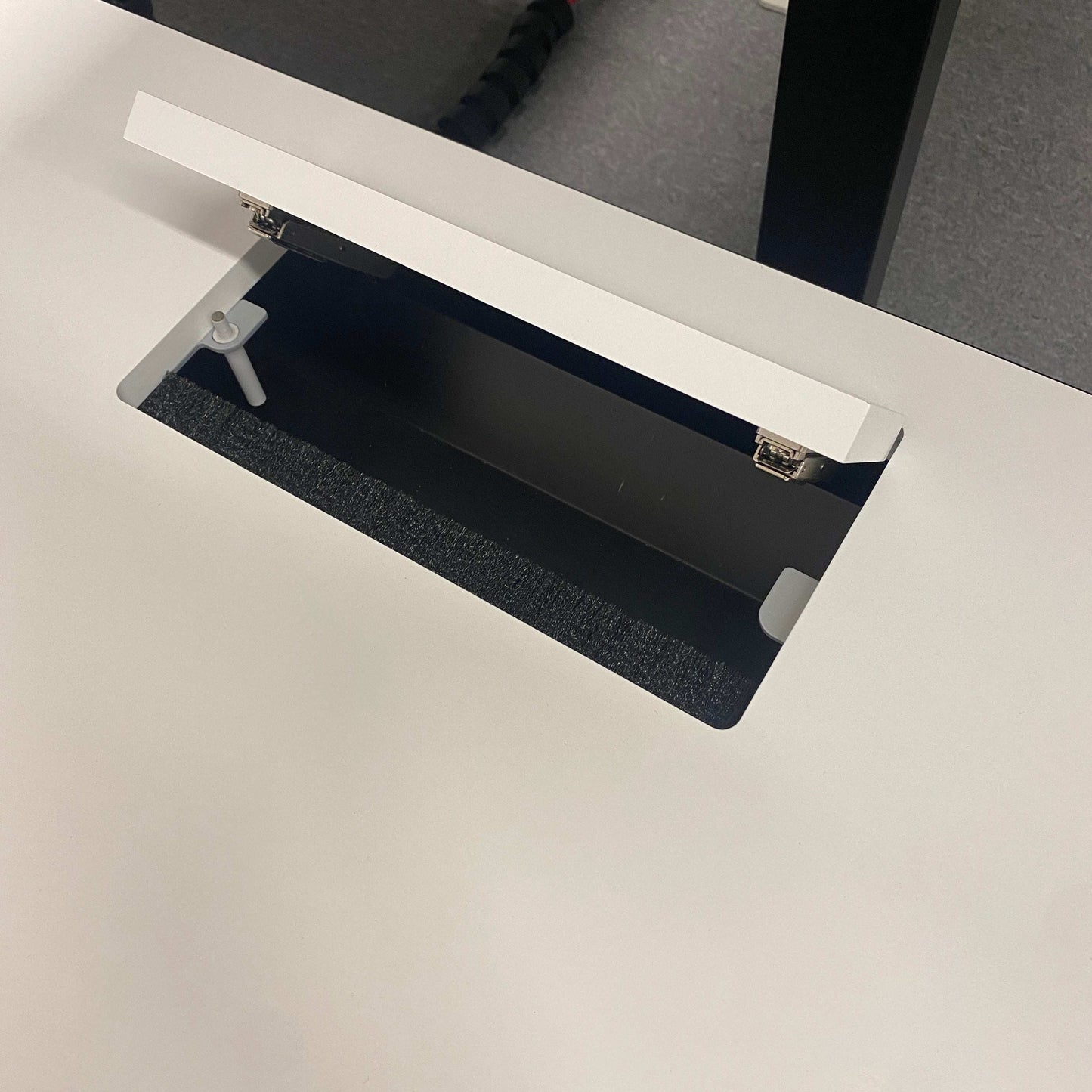 Vario Change 180x80cm electric height adjustable desk with premium white tabletop and black edge cable management compartment open on top