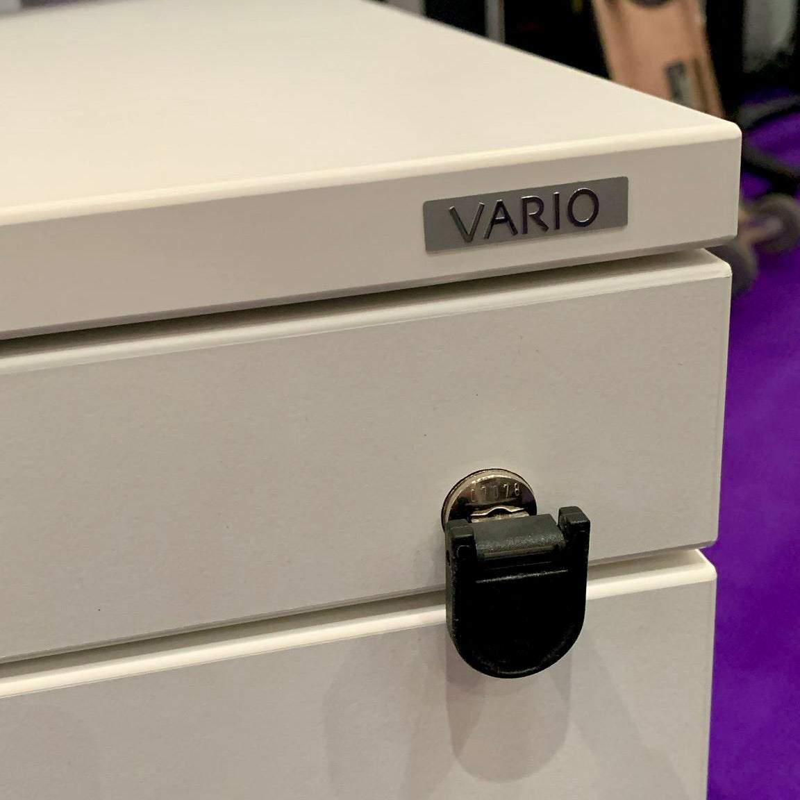 Vario Versa Rollcontainer white storage unit with lock and four drawers, measuring 44x58x60cm