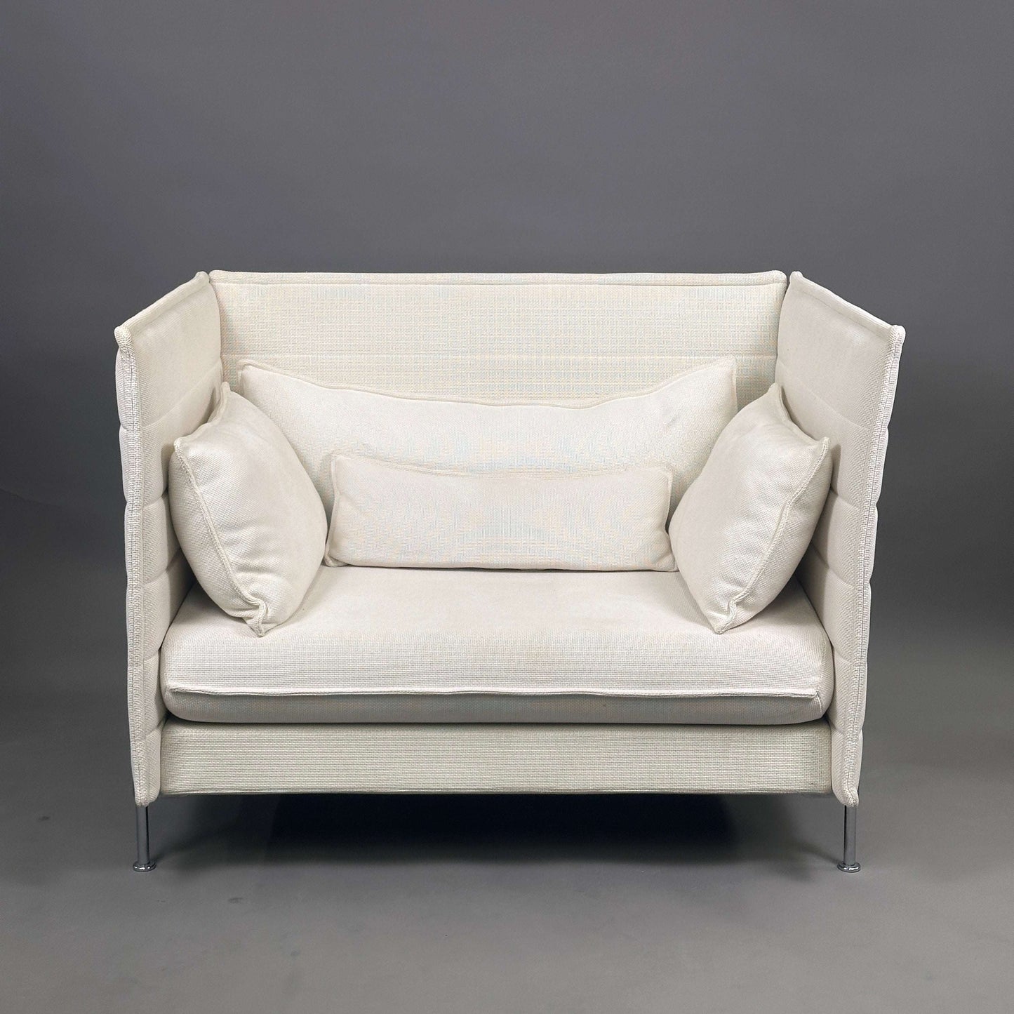 Vitra Alcove Lowback Love Seat hellbeige aus robustem recyceltem Polyester mit hoher Scheuerfestigkeit ideal für Büros