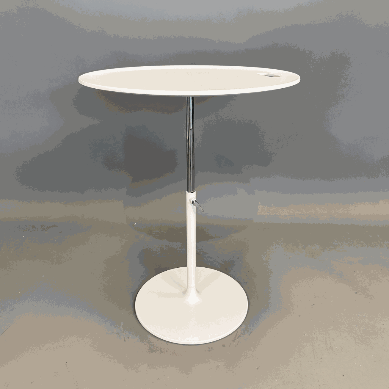 Vitra Beistelltisch Rise Table höhenverstellbar weiß mit rundem Tischblatt und stabilem Fuß