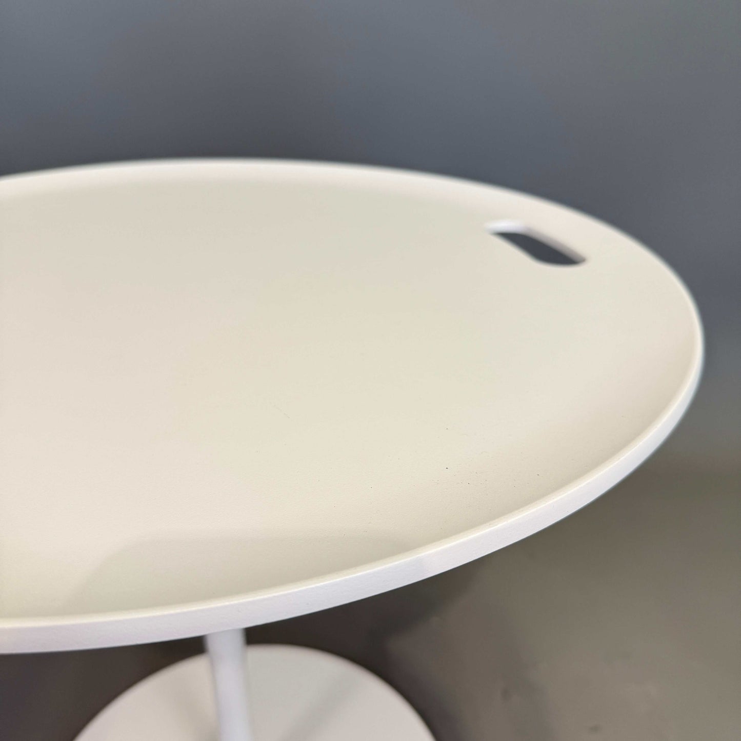 Vitra Beistelltisch Rise Table, höhenverstellbar 48-66 cm, Durchmesser 50 cm, weißer runder Tisch