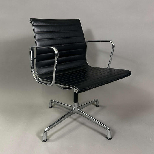 Vitra EA 108 Leder schwarz