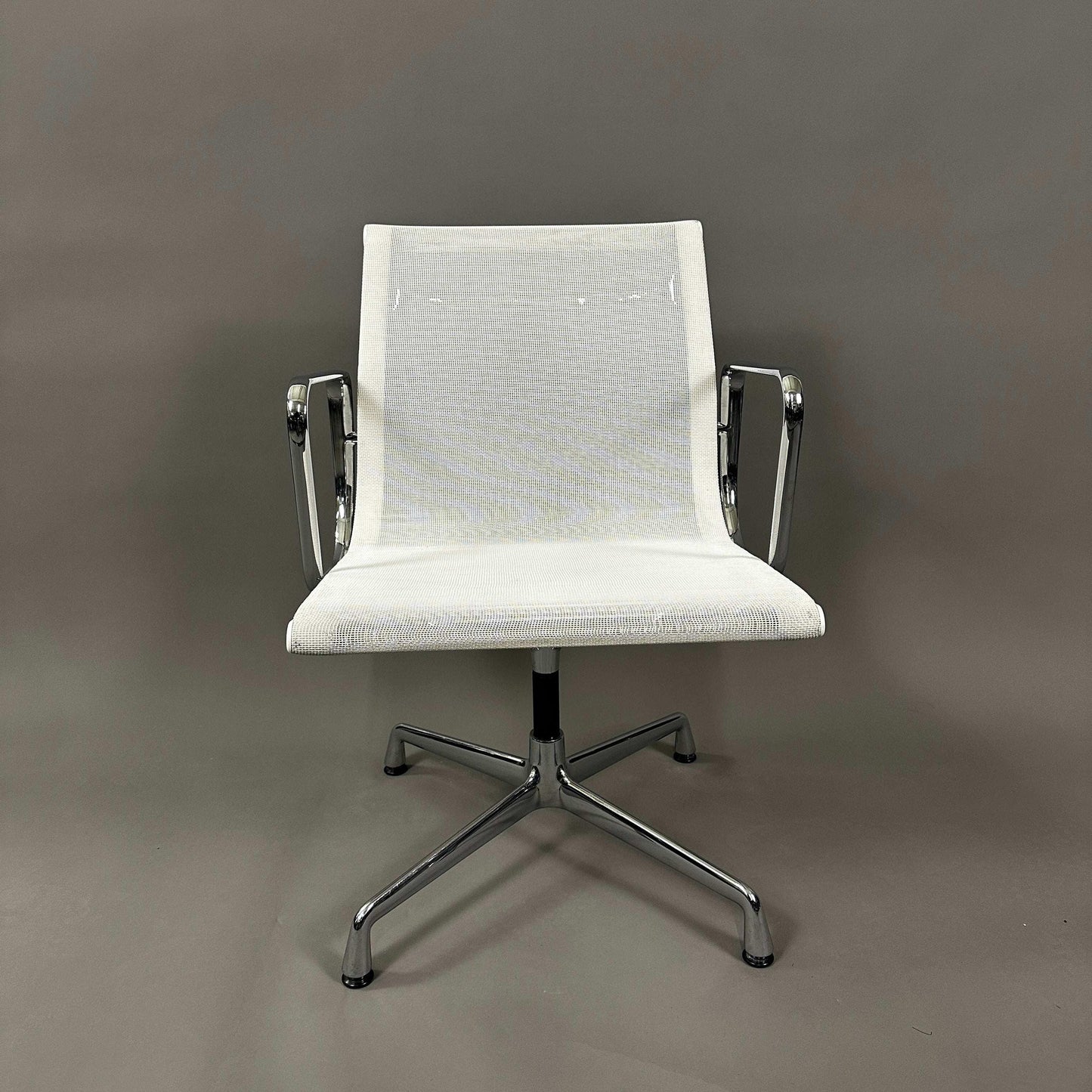 Vitra EA 108 Netz weiß
