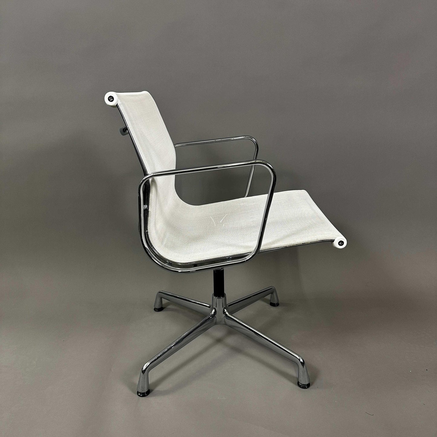 Vitra EA 108 Netz weiß