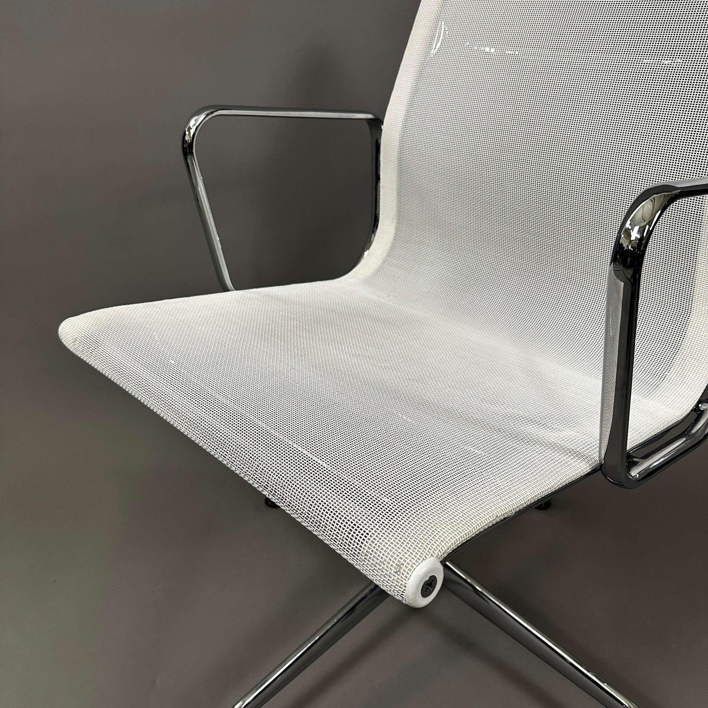Vitra EA 108 Netz weiß