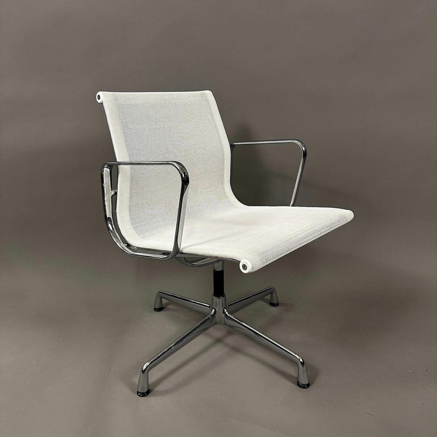 Vitra EA 108 Netz weiß