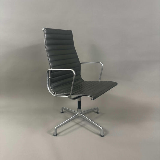 Vitra EA 112 Bürostuhl aus grauem Leder mit poliertem Aluminiumgestell