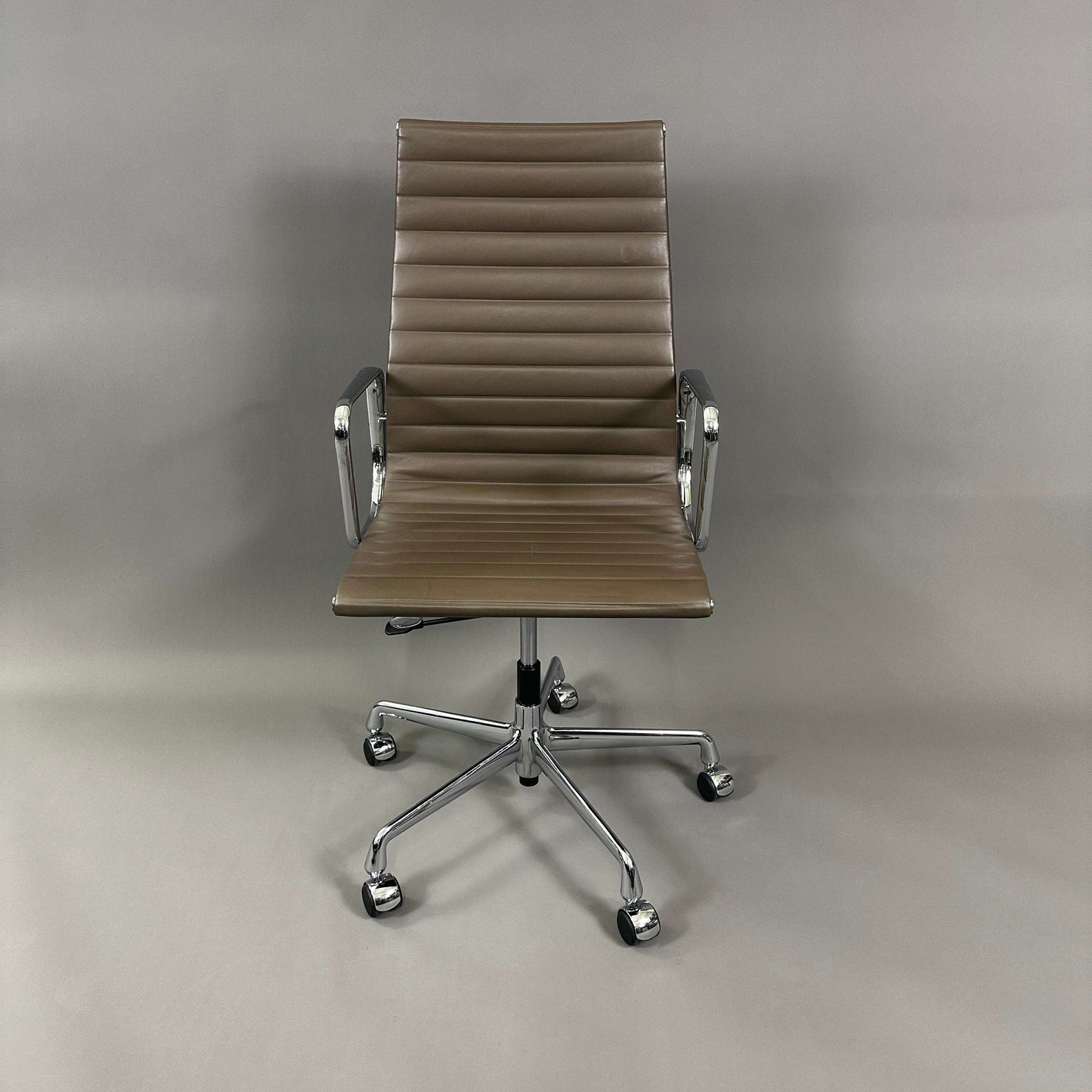 Vitra EA 119 secondhand