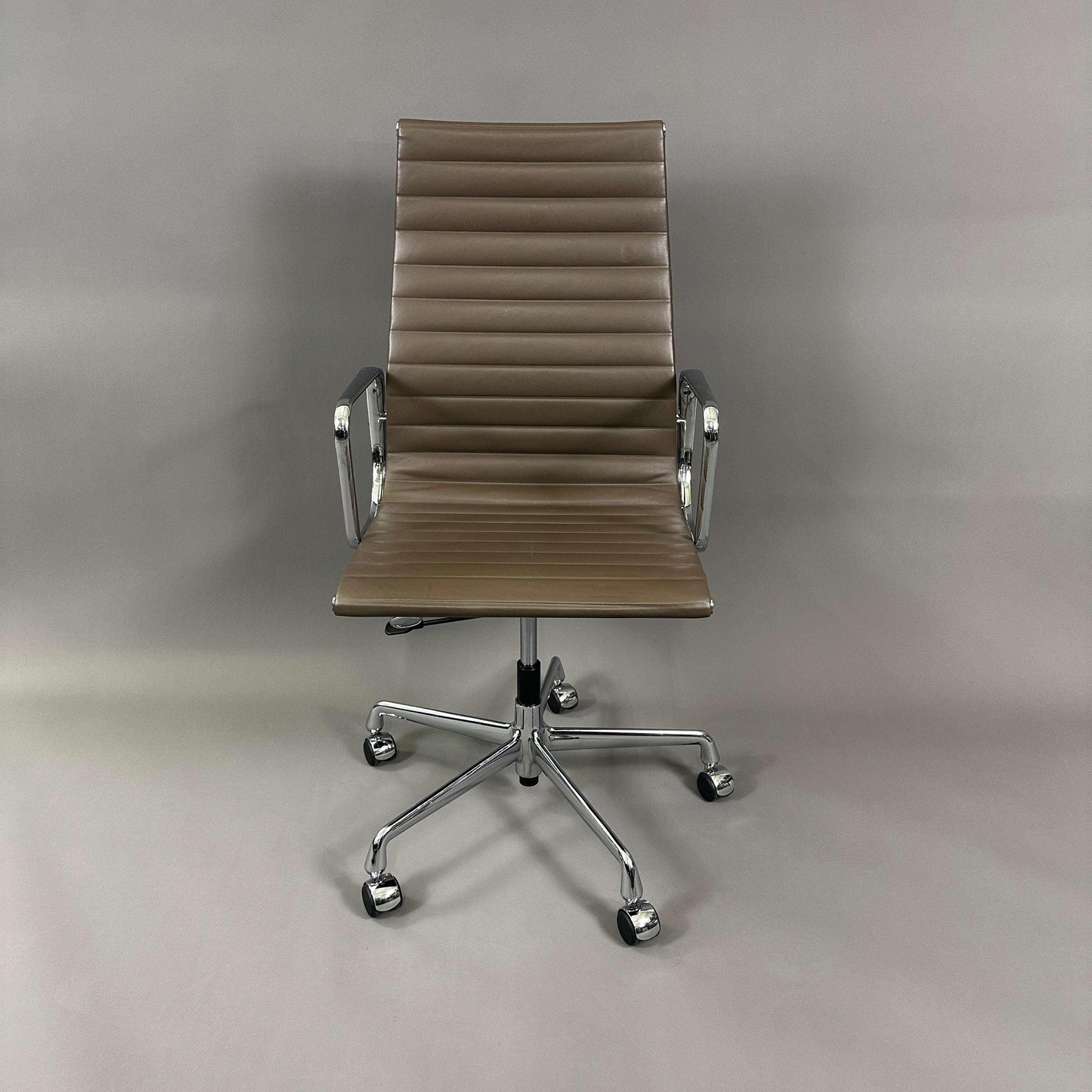 Vitra EA 119 secondhand