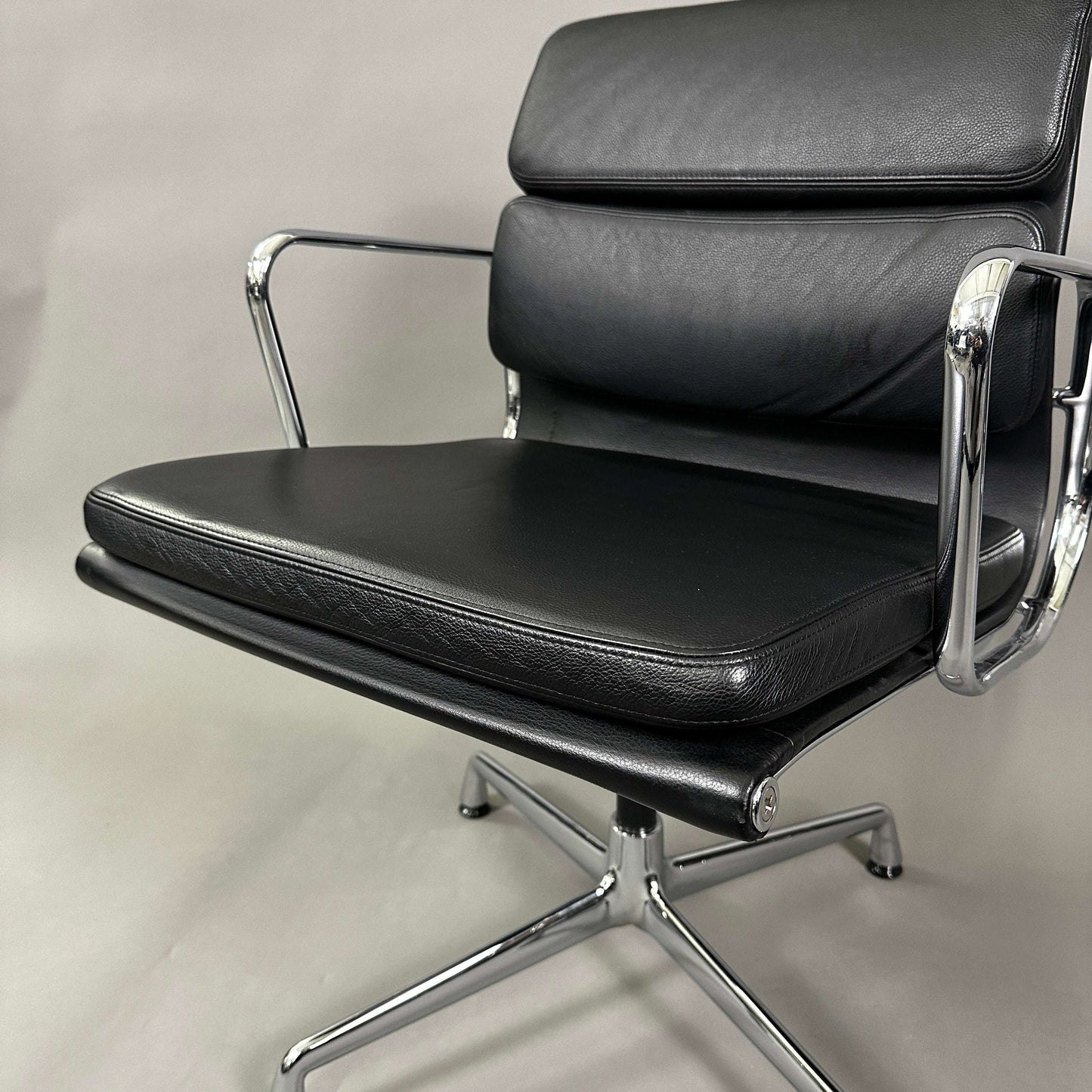 Vitra EA 208 black leather soft pad office chair with chrome frame and swivel base