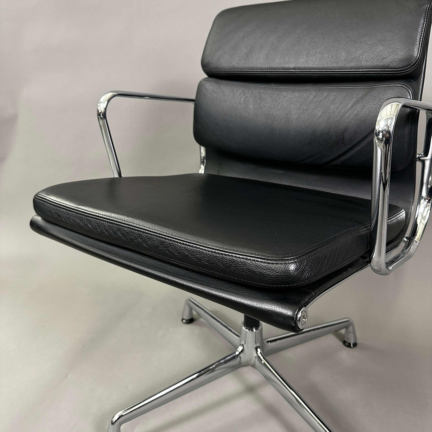 Vitra EA 208 black leather soft pad office chair with chrome frame and swivel base