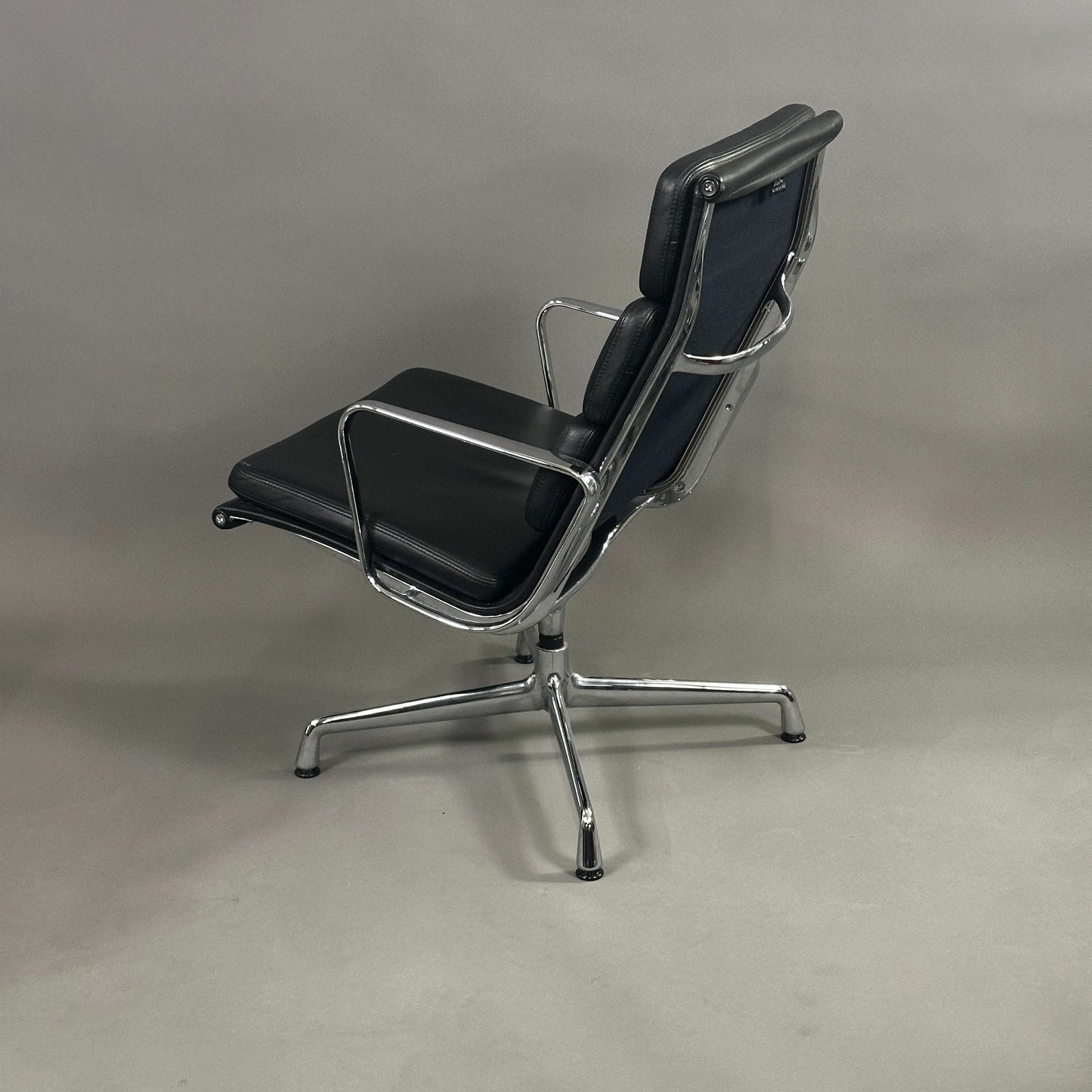 Vitra EA 216 black Soft Pad leather office swivel chair with chrome frame
