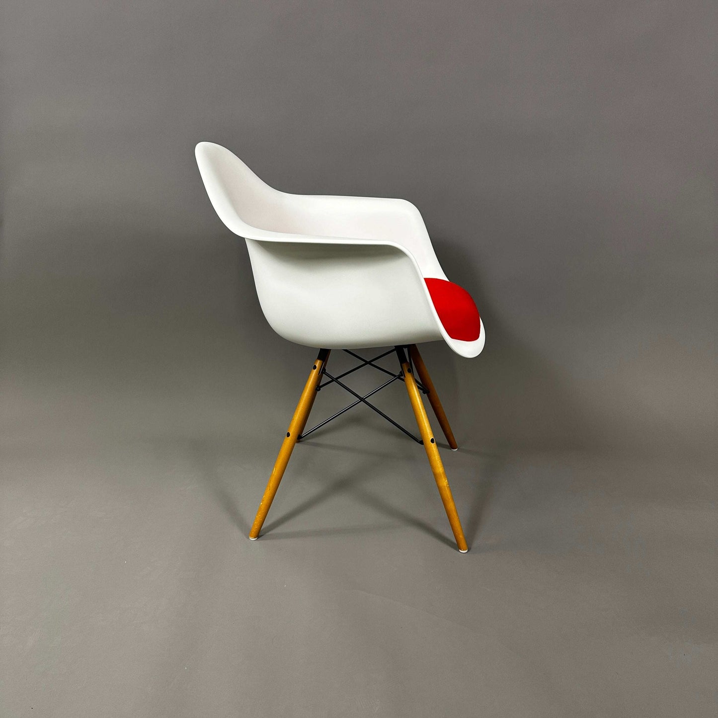 Vitra Eames Plastic Chair Secondhand