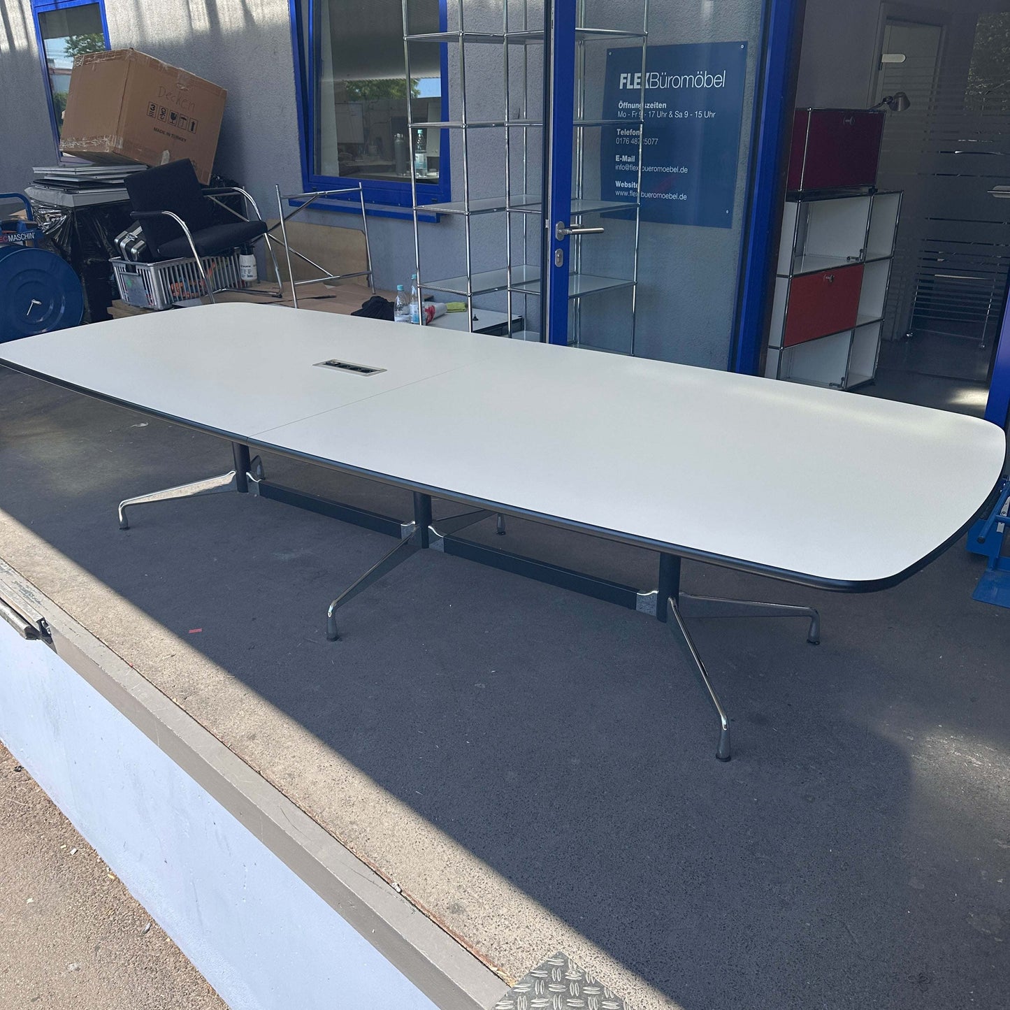 Vitra Eames Segmented Tisch 340x130 cm weiß mit schwarzer Kante moderner Konferenztisch