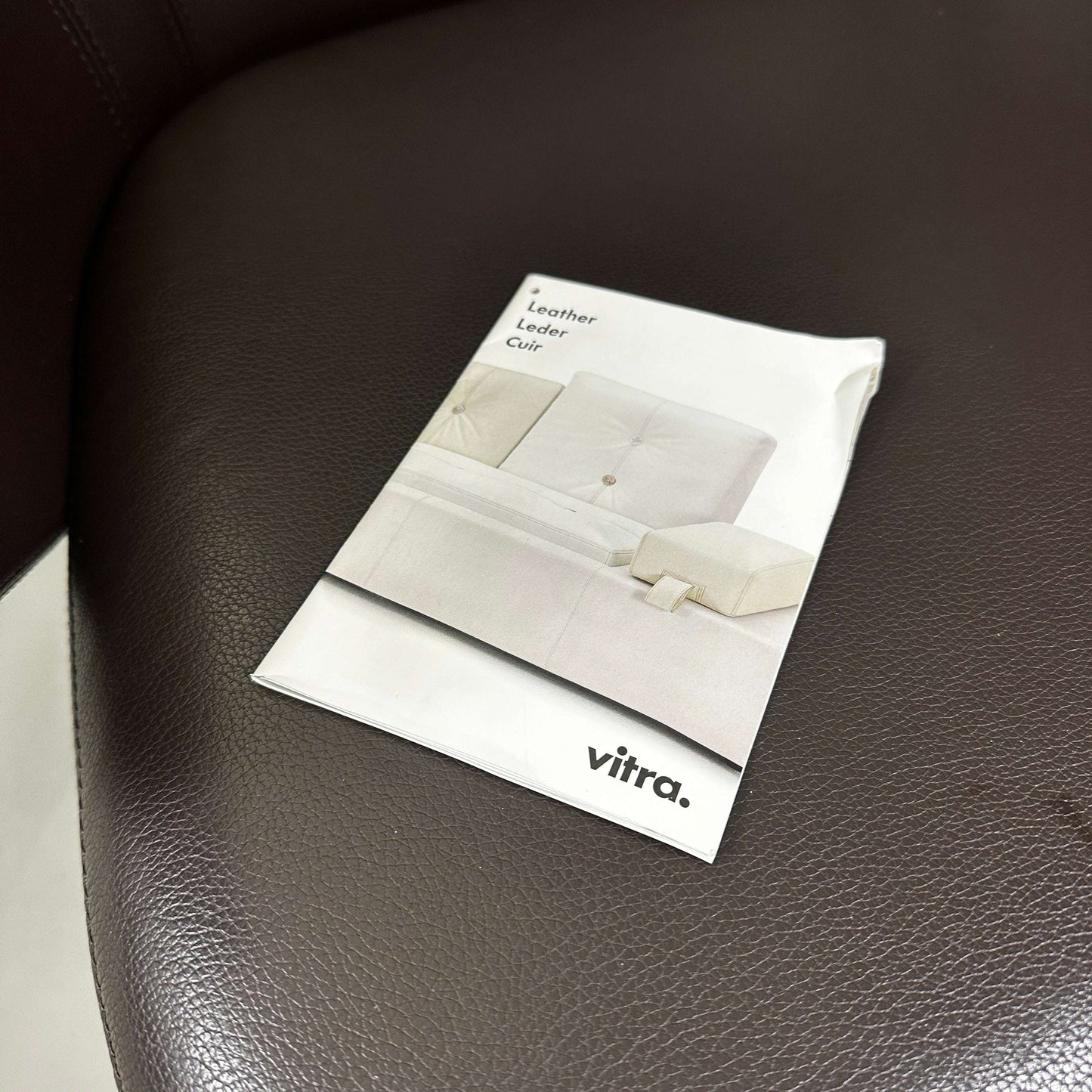 Vitra Grand Executive Chefsessel aus braunem Leder mit höhenverstellbarer und arretierbarer Neigung für hohen Komfort
