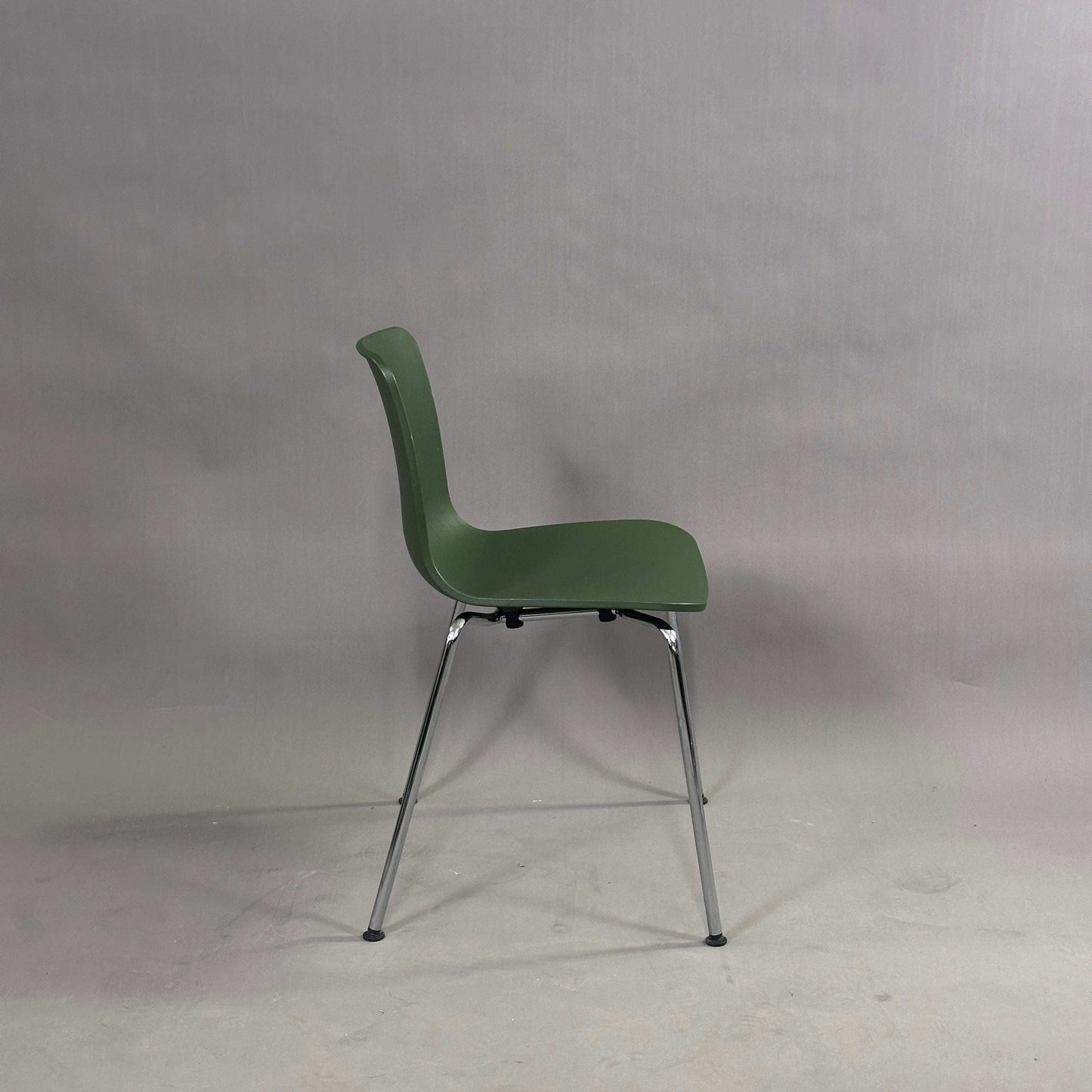 Vitra HAL Schalenstuhl dunkelgrün mit verchromtem Metallgestell und Kunststoffsitzfläche