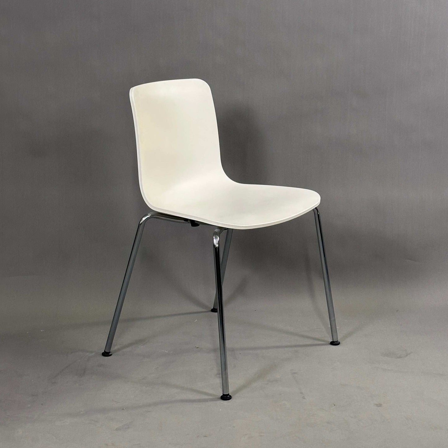 Vitra HAL Schalenstuhl weiß Kunststoffsitz verchromtes Metallgestell modern