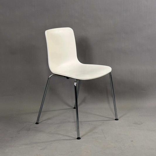 Vitra HAL Schalenstuhl weiß Kunststoffsitz verchromtes Metallgestell modern