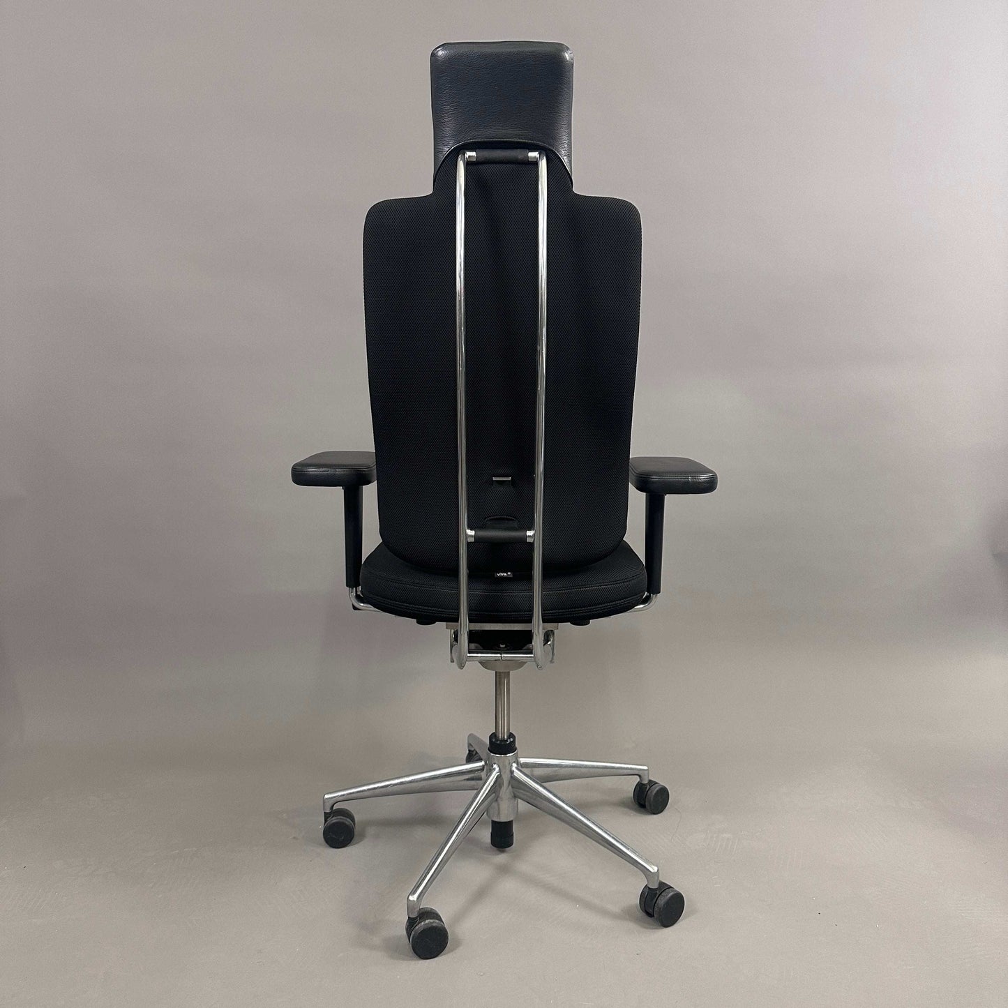 Vitra Headline black office chair with fabric seat, leather headrest, adjustable 3D armrests, chrome frame, and ergonomic back support