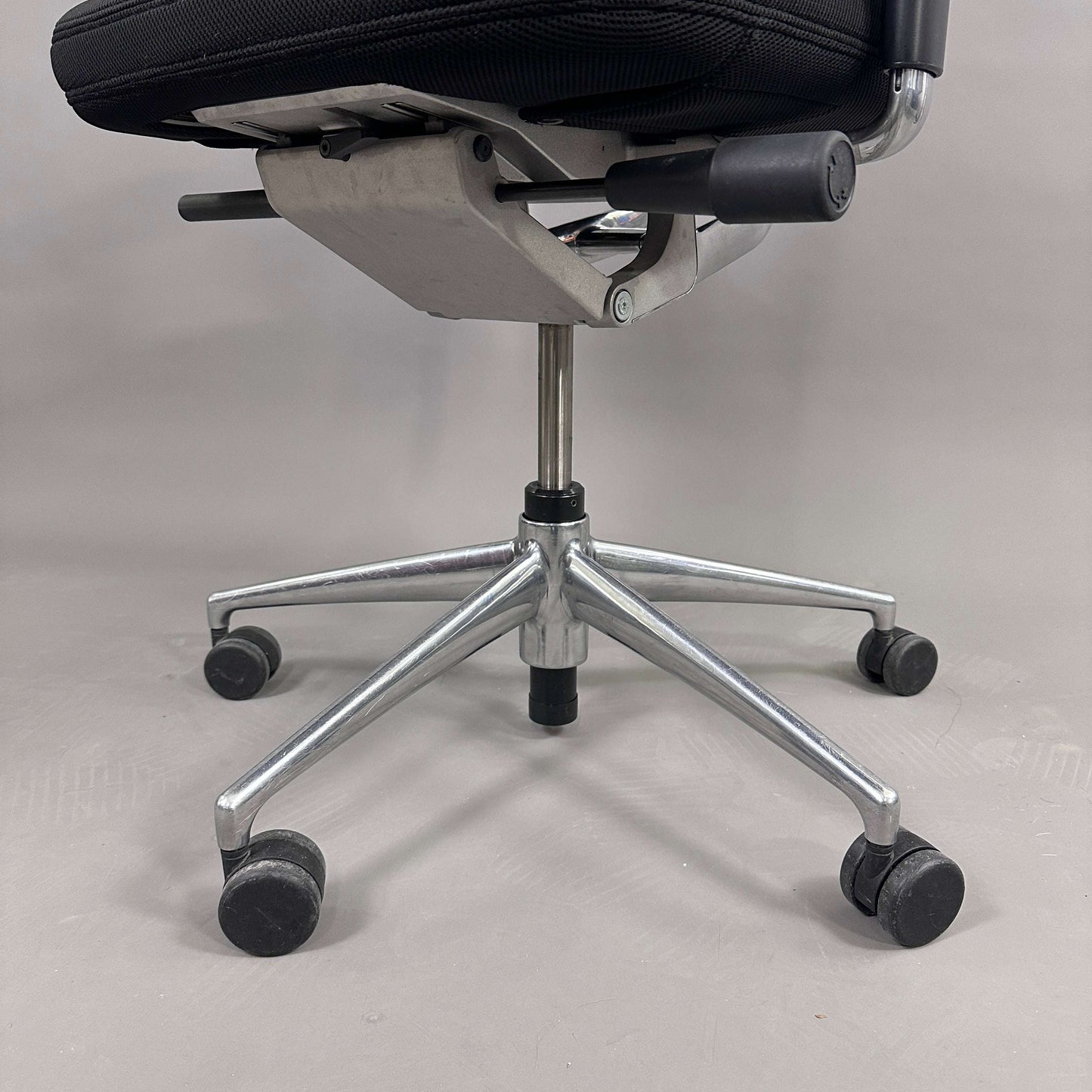 Vitra Headline black office chair with fabric and leather headrest, chrome base, and adjustable armrests