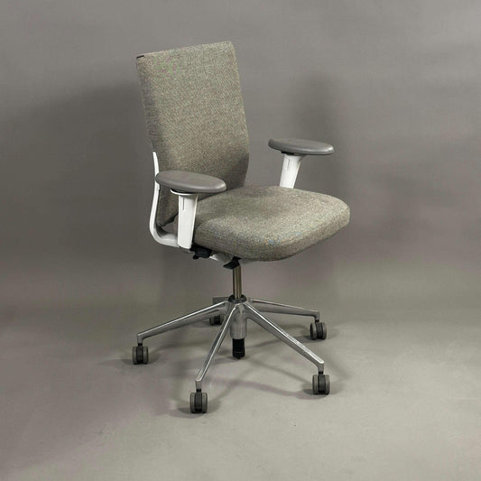 Vitra ID Soft ergonomischer Bürostuhl grau mit Chromfußkreuz und verstellbaren Armlehnen