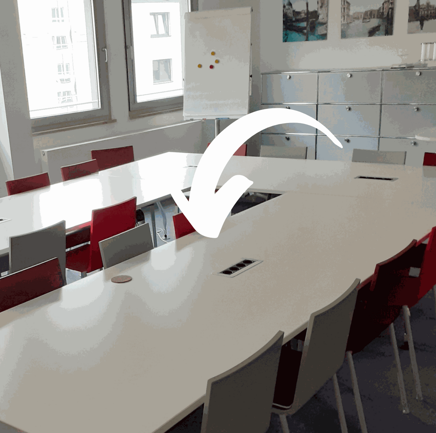 Vitra Konferenztisch 280x100cm white conference table with integrated power sockets in modern meeting room