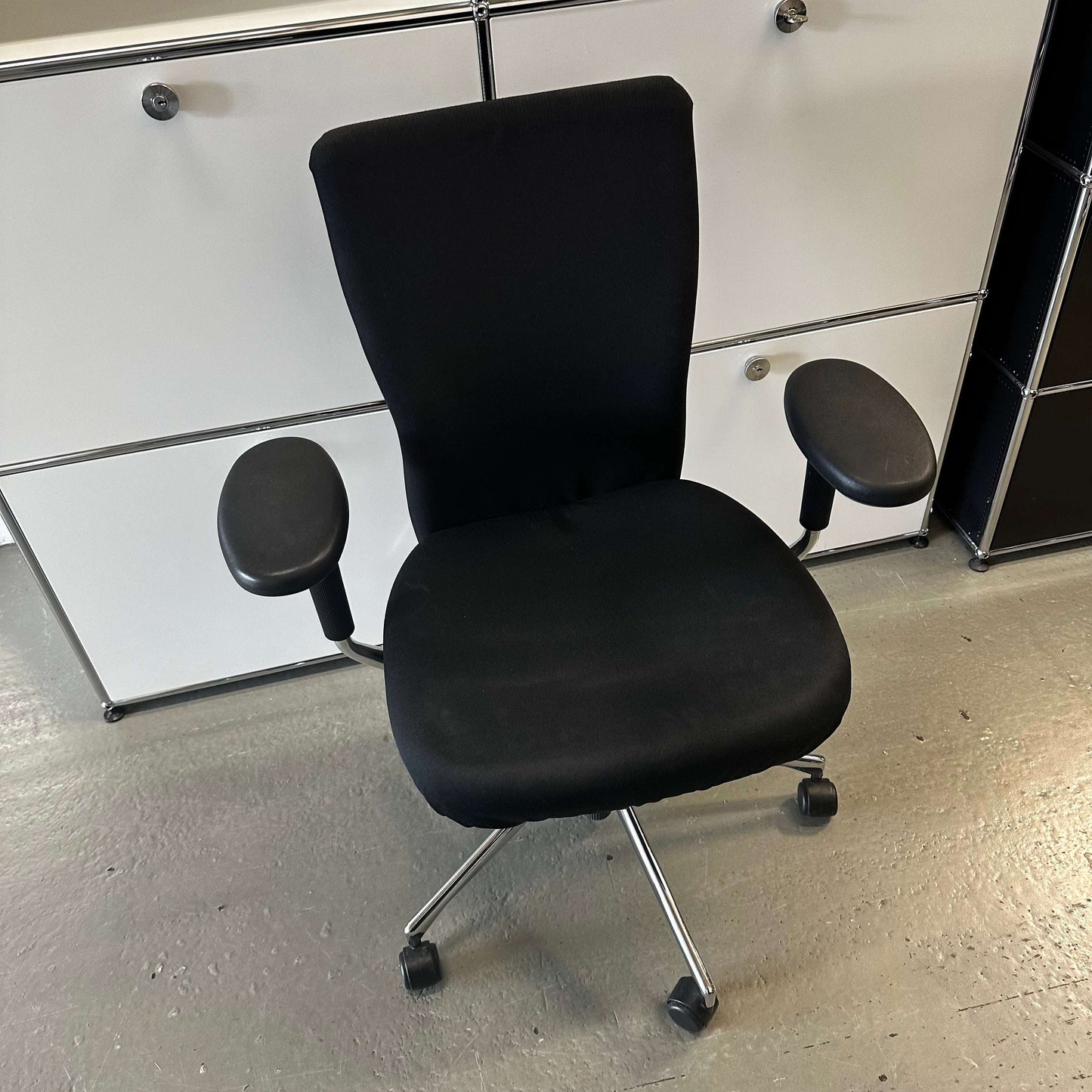 Black Vitra T-Chair office chair with armrests and caster wheels