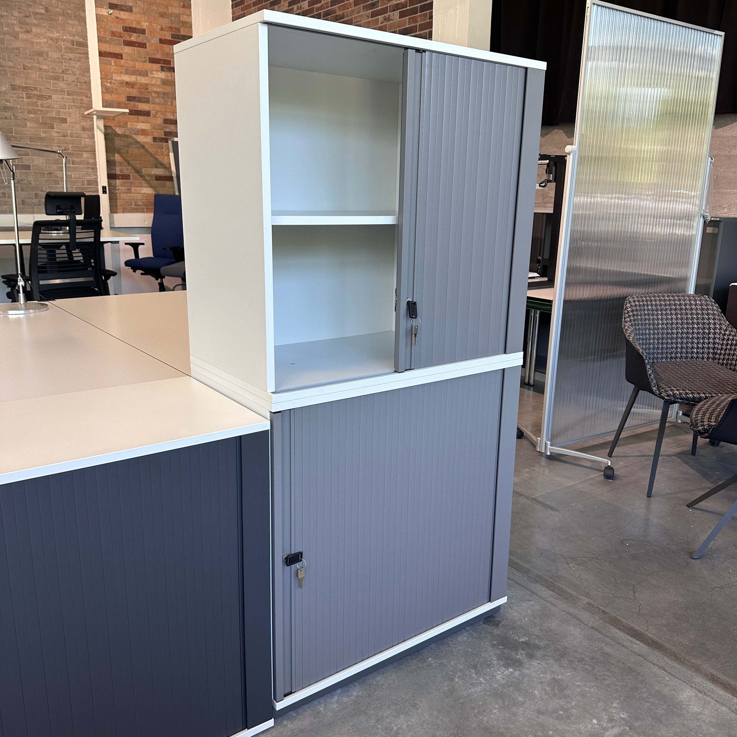 WINI Rollladenschrank in porcelain white and anthracite with sliding doors, new condition, 165x80x45cm