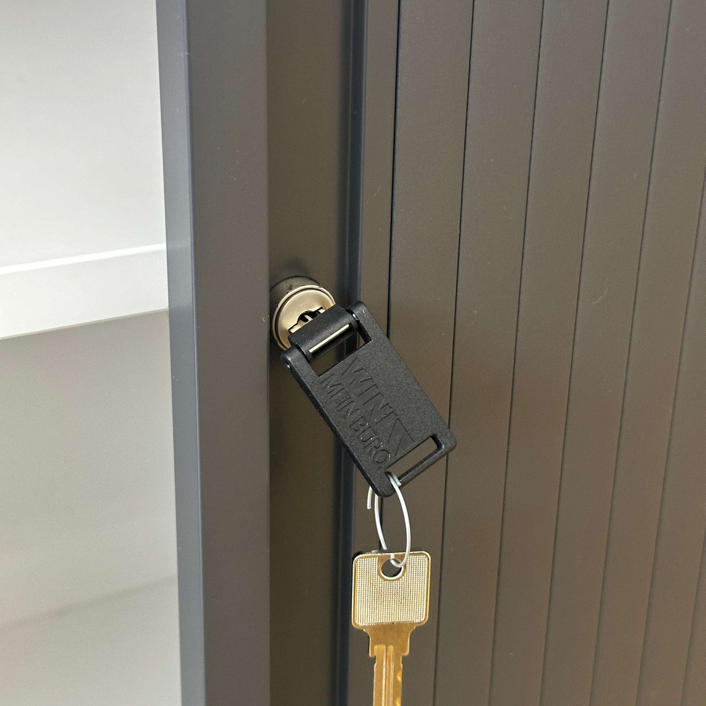 WINI Rollladenschrank lock with key in dark anthracite cabinet door