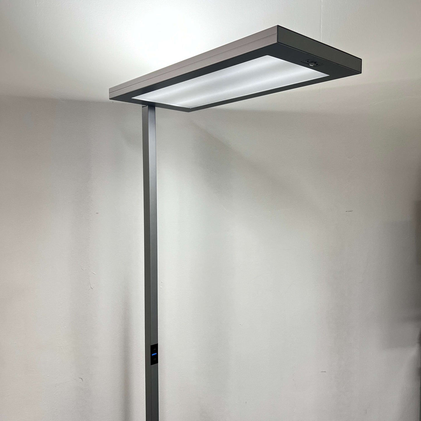 Waldmann Lavigo LED silver floor lamp with integrated motion and daylight sensor, 85W, 12400 lumens, 4000K light temperature